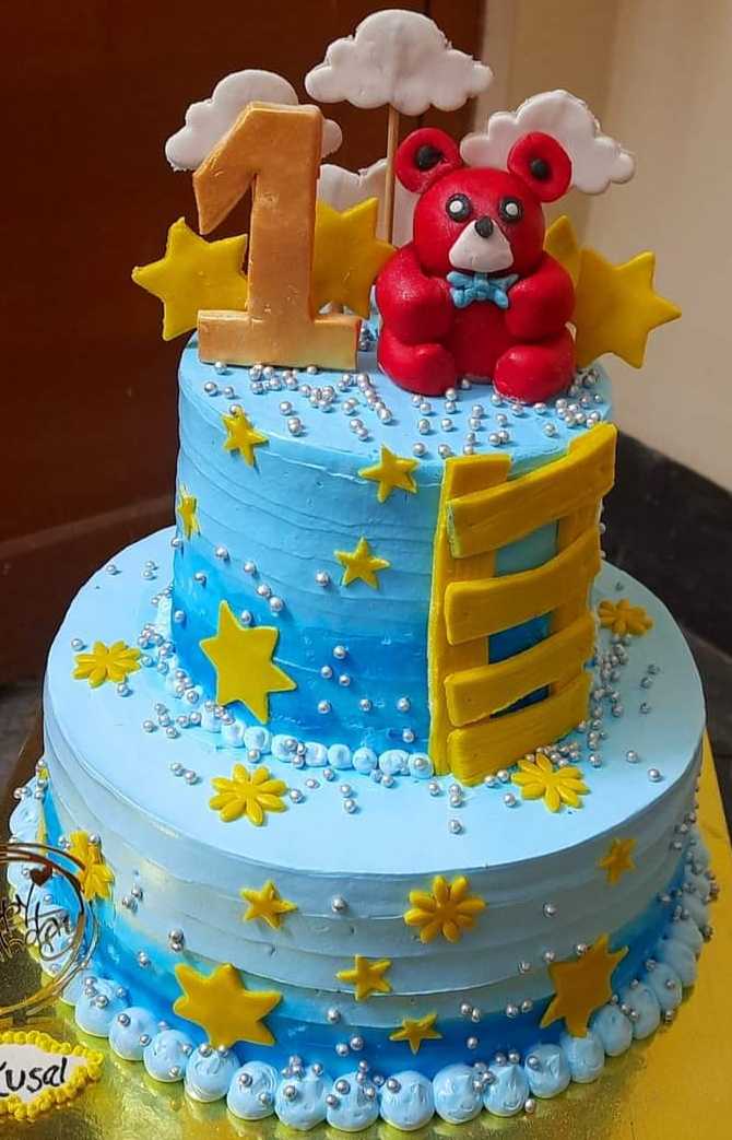 Premium RED N White Velvet Cake